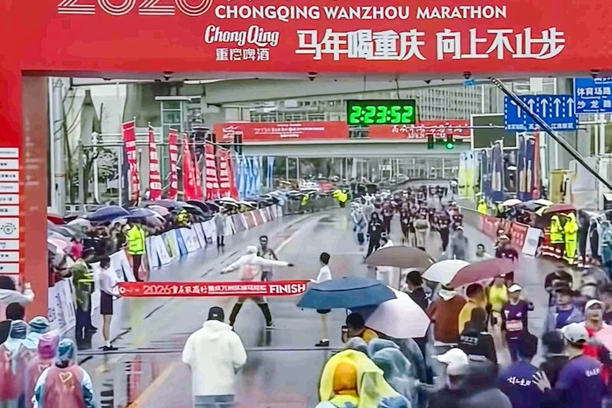 Juiz é suspenso por bloquear chegada de vencedor de maratona na China; veja vídeo