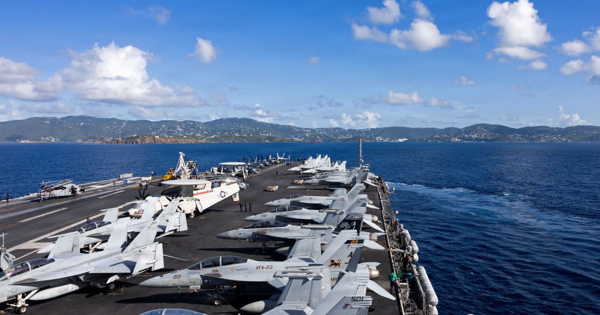 Porta-aviões dos EUA deve retornar para porto após incêndio em lavanderia