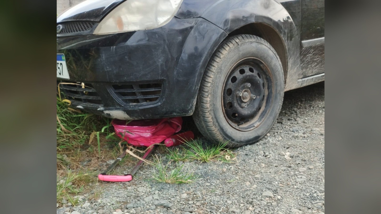 Mãe atropela filha de 11 anos no pátio de casa em SC