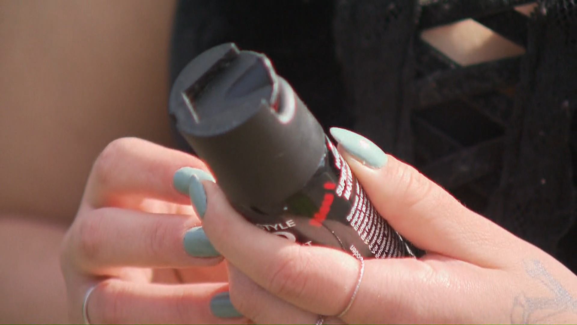 Distribuição de spray de pimenta para mulheres em SC avança na Assembleia Legislativa