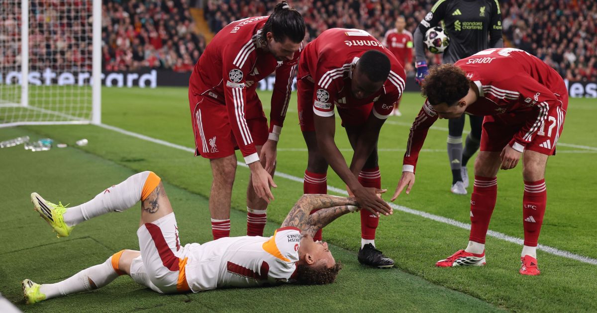 Jogador do Galatasaray sofre grave lesão no dedo e passará por cirurgia