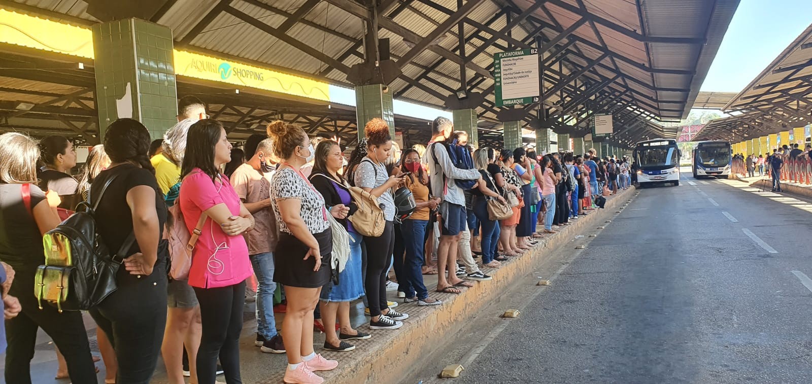Crise no transporte coletivo: medida preventiva impede que Ricco retire frota de ônibus do AC