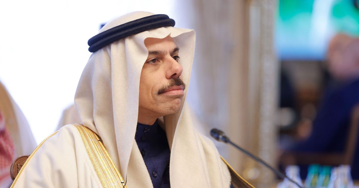 Arábia Saudita poderá retaliar “se julgar necessário”, diz chanceler à CNN