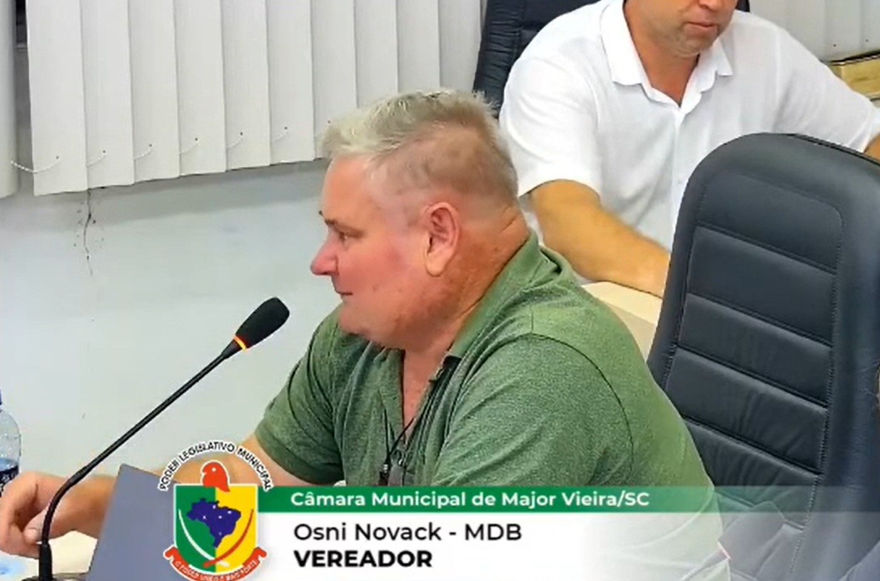 Câmara decide afastar por 30 dias vereador que defendeu morte de cães soltos em SC