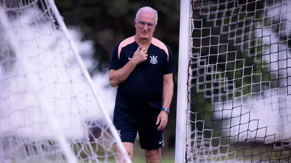 “Dorival não cai mesmo com derrota para o Flamengo”, diz Carlos Cereto