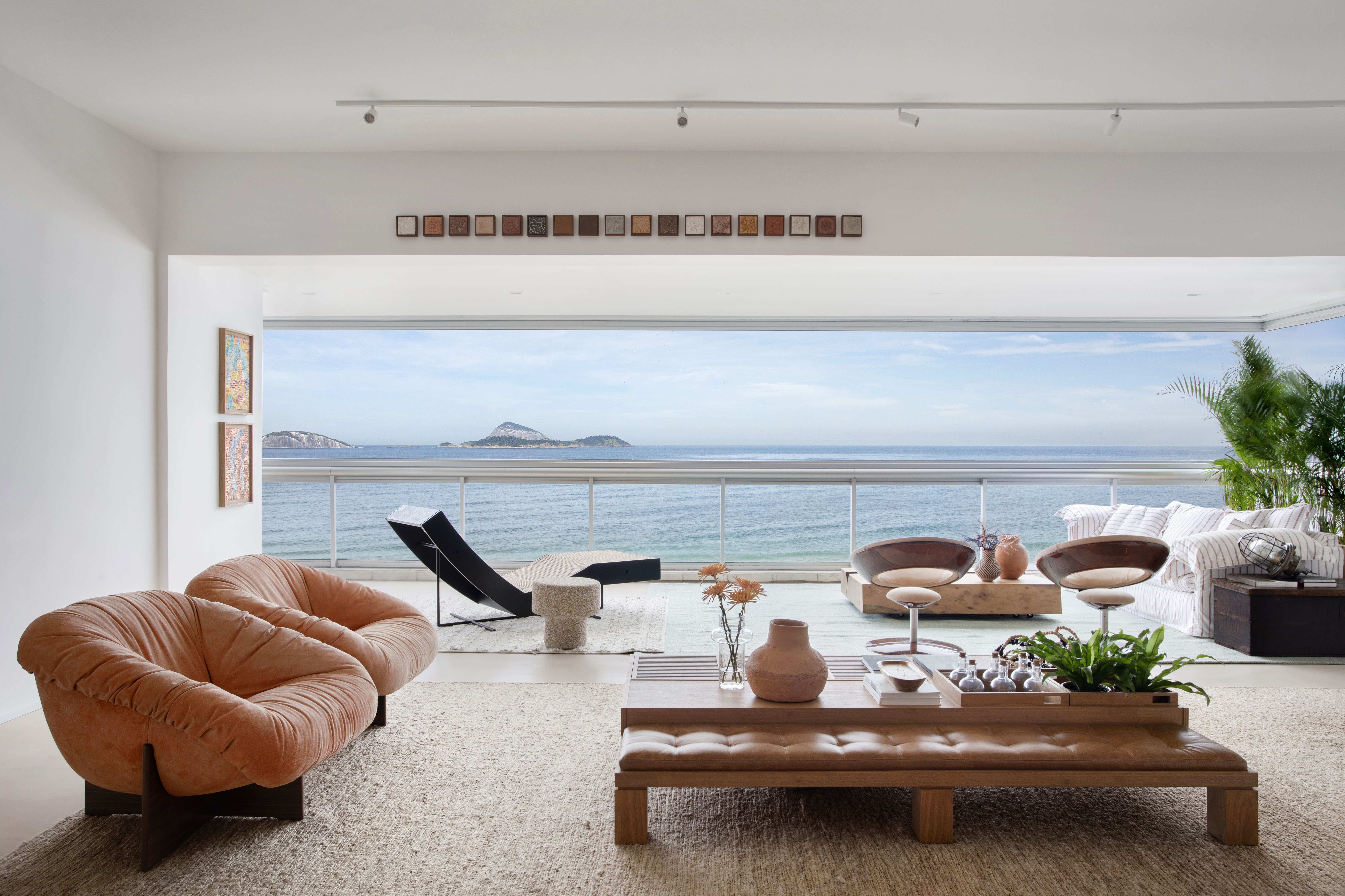 Em Ipanema, apartamento brilha com brasilidade e vista para o mar