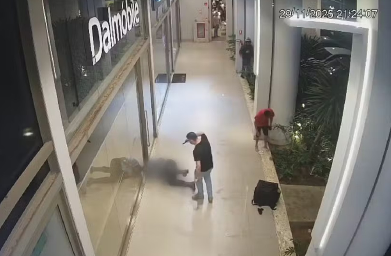 Vídeo mostra momento em que motorista de carro de luxo é preso por morte de vigia em shopping