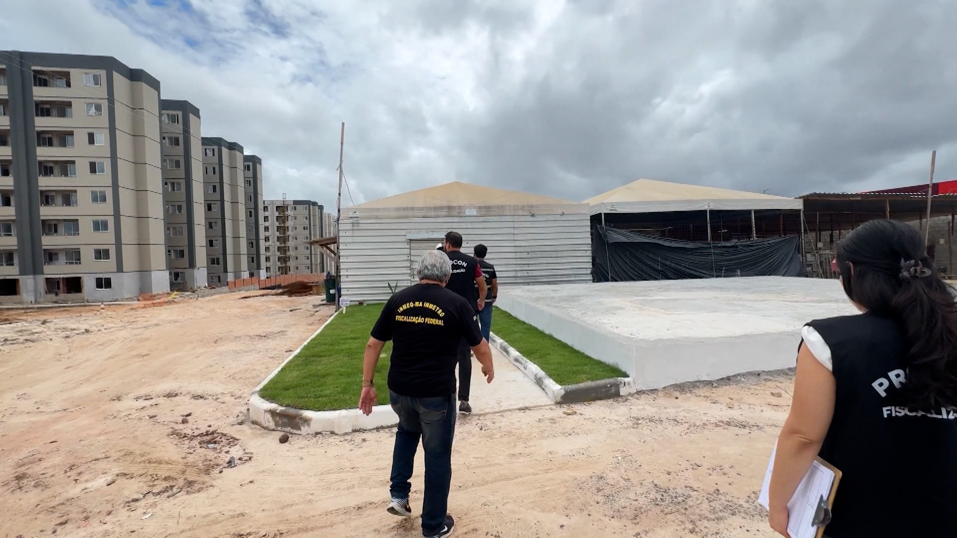 Fios irregulares são encontrados em condomínio no Turu, em São Luís