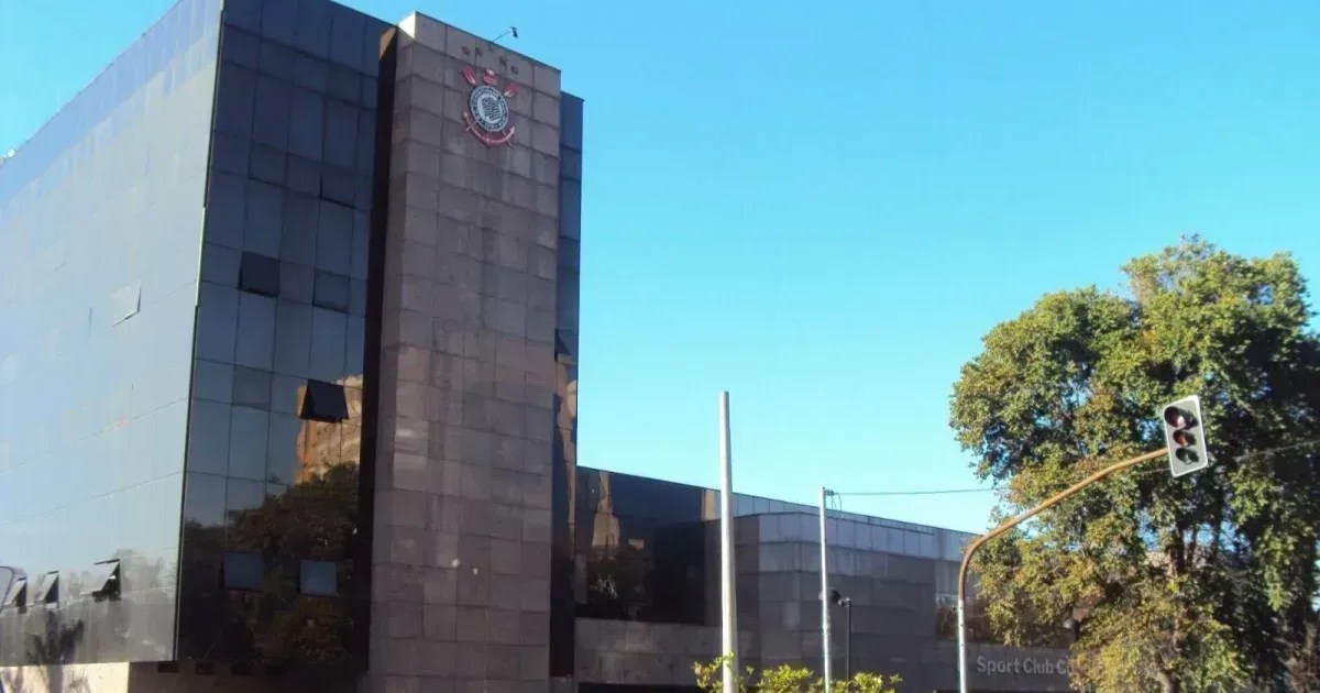 Conselho do Corinthians aprova afastamento provisório de Romeu Tuma Júnior