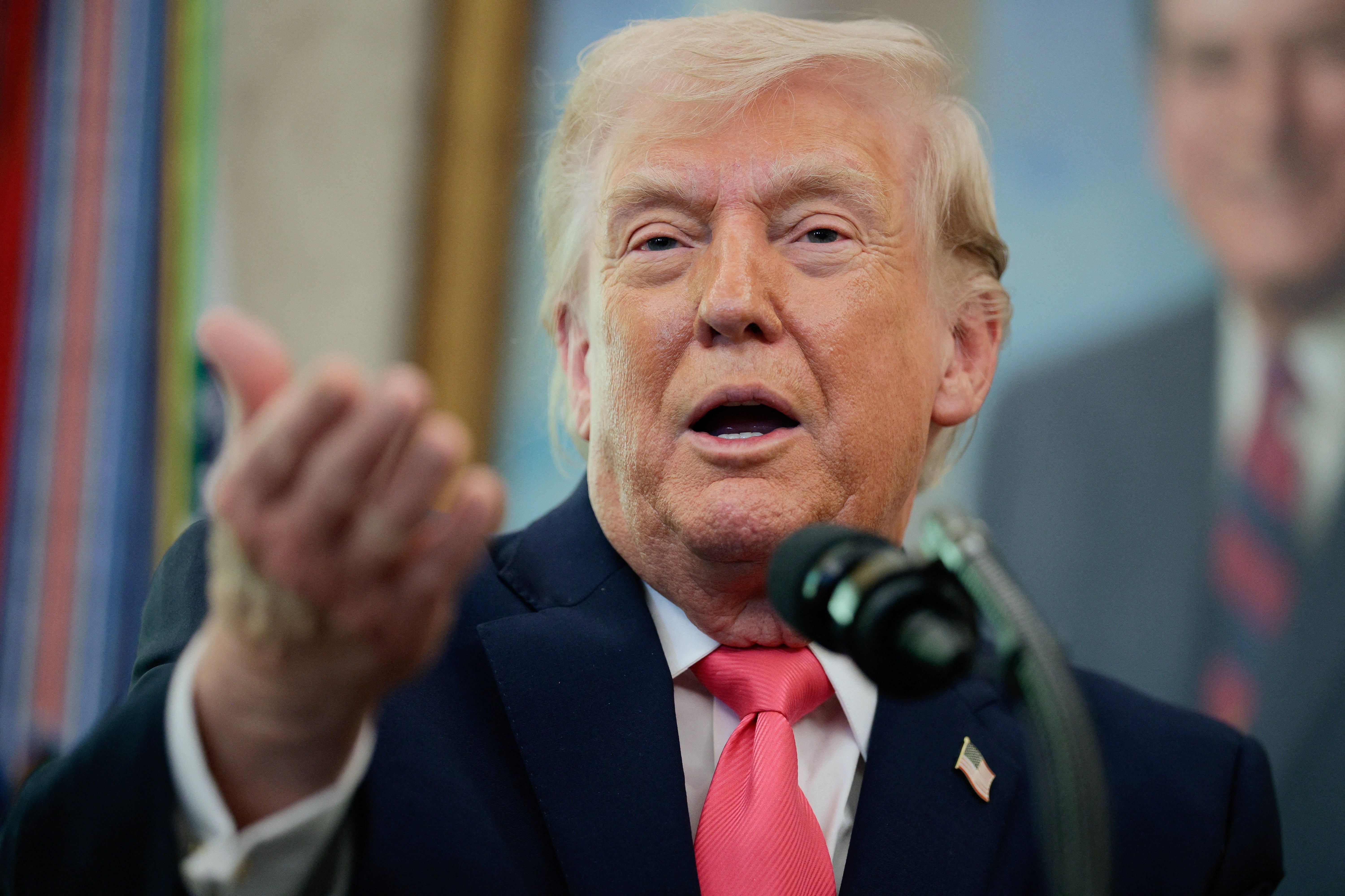 Trump diz que Irã deu 'grande presente' aos EUA no setor de petróleo e gás