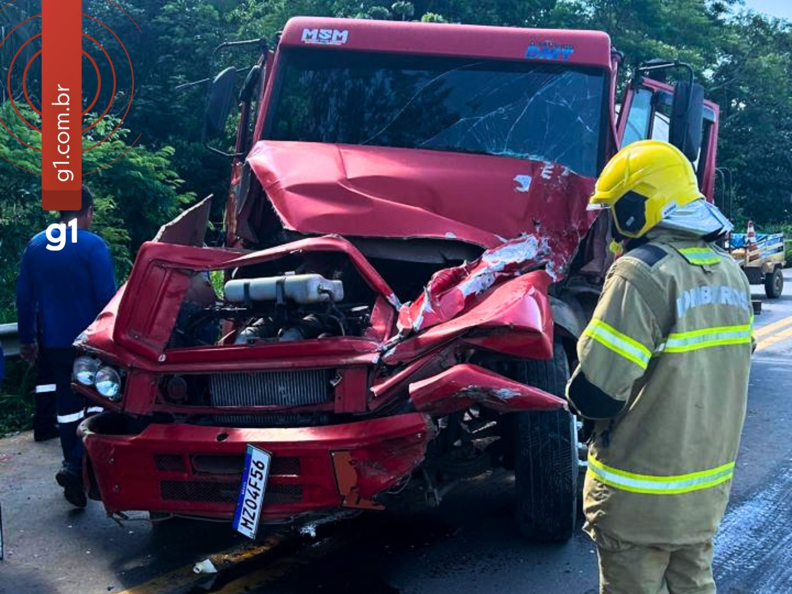 VÍDEO: Acidente entre três veículos deixa dois feridos na BR-364 no Acre