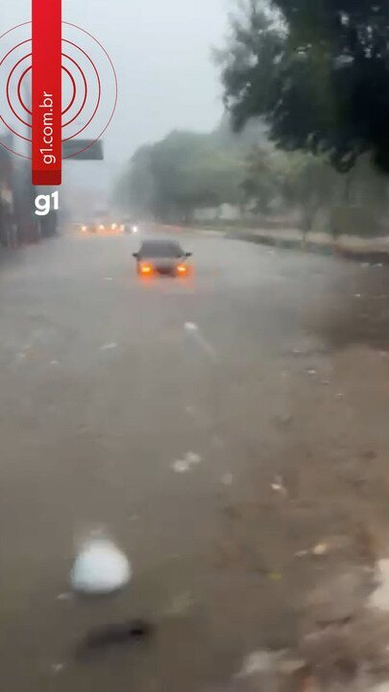 Forte chuva causa alagamentos em avenidas e bairros de Manaus nesta quarta-feira; VÍDEO