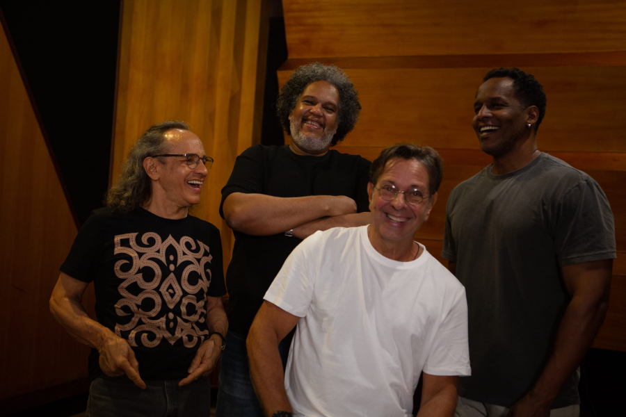 Todas as Esquinas do Mundo: Edu Aguiar e artistas convidados lançam lindo álbum em homenagem ao Clube da Esquina