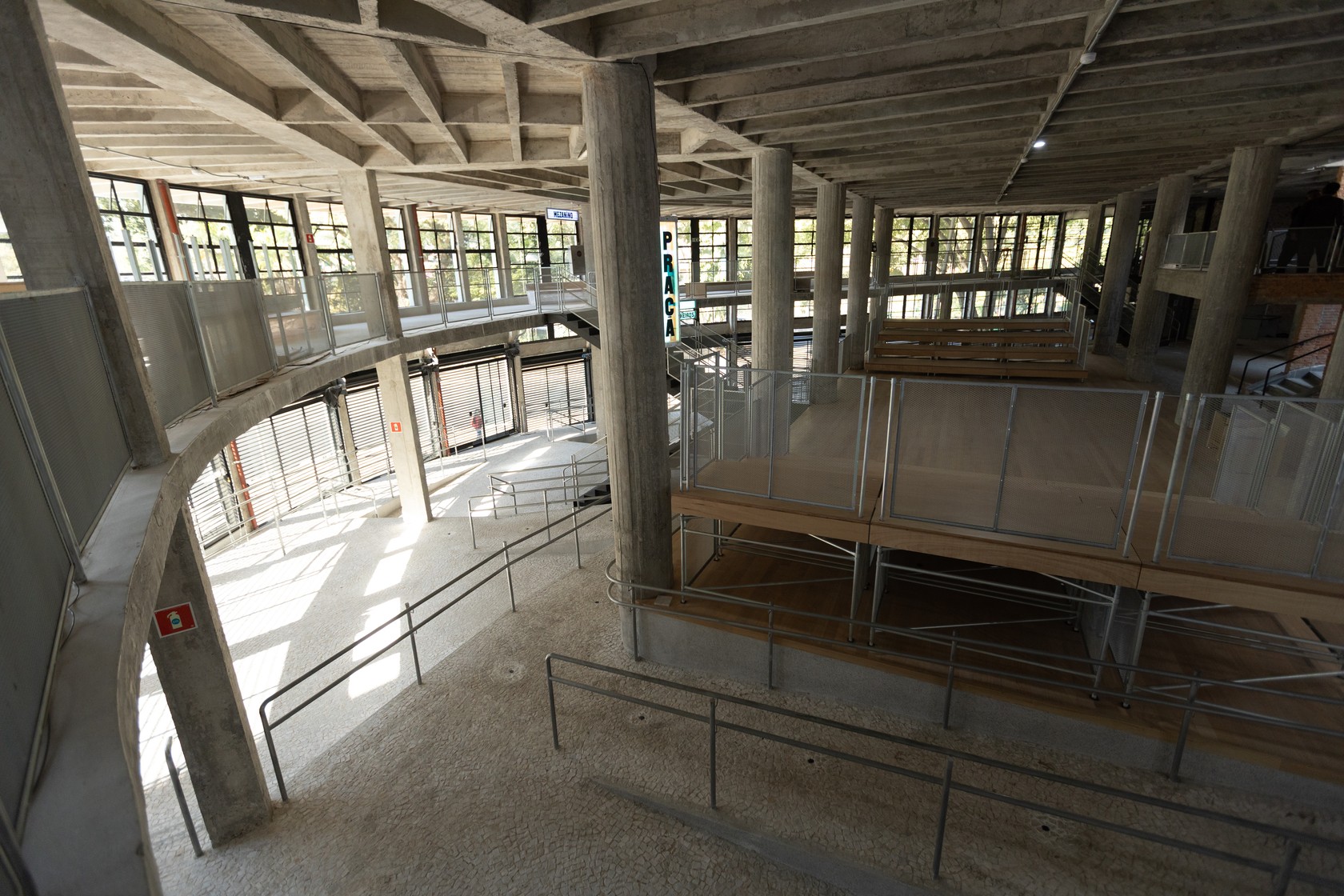 Teatro transforma edifício dos anos 60 em centro cultural em São Paulo