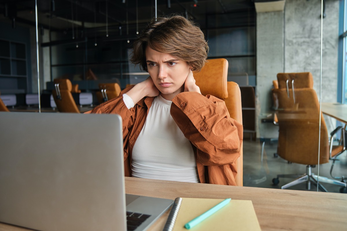 Geração Z demora mais para responder e-mails no trabalho, aponta estudo