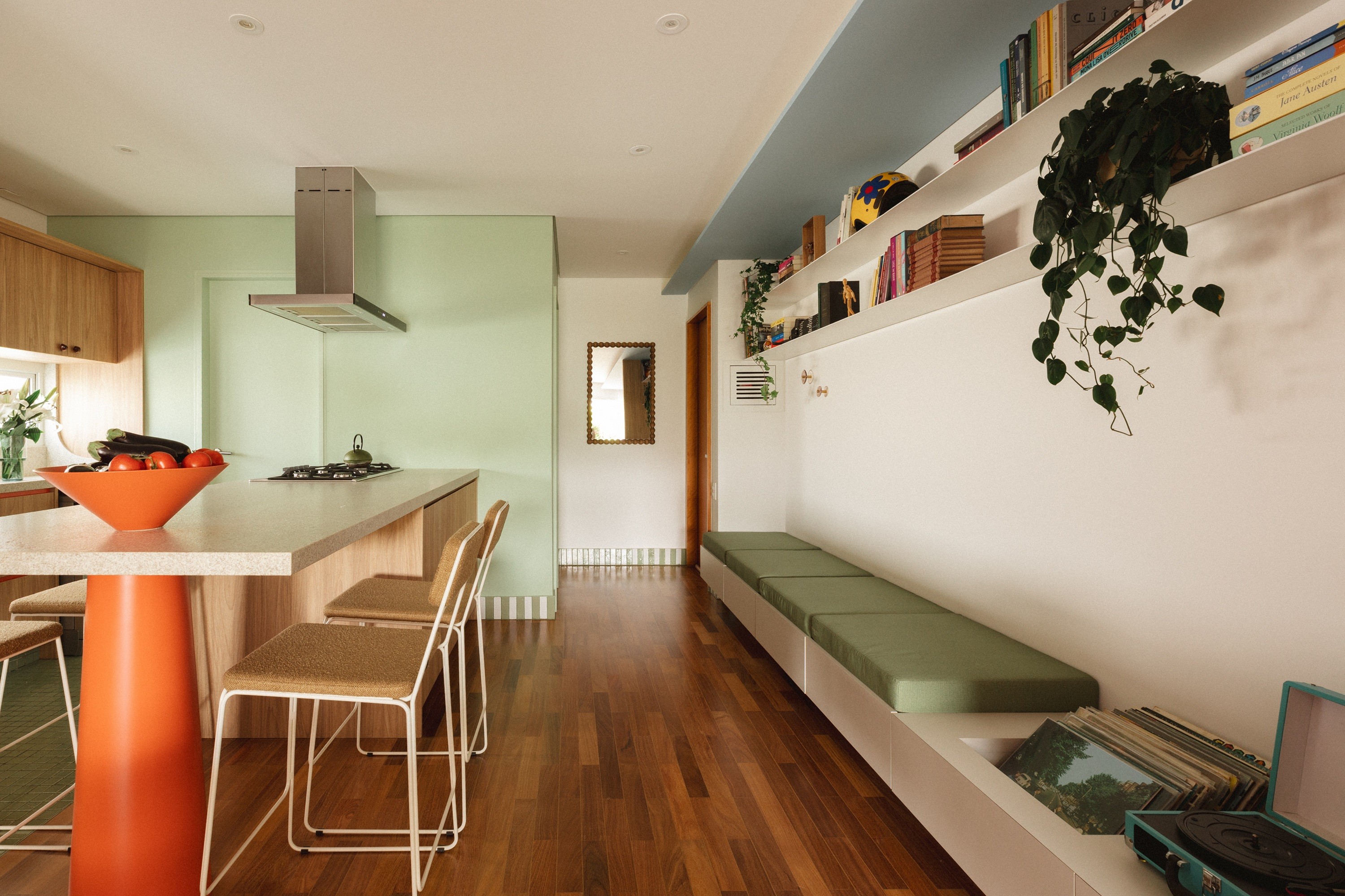 Por que estamos vendo tanto a cor laranja? Não é por acaso, é um código visual para entender 2026