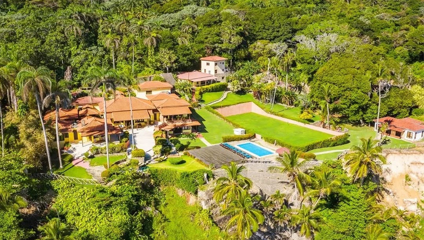 Mansão à beira de penhasco na República Dominicana está à venda por  R$ 7,8 milhões
