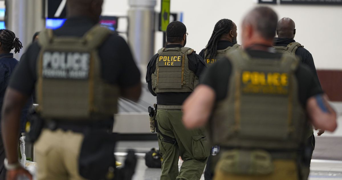 Imigrante mexicano morre sob custódia da imigração dos EUA, diz ICE