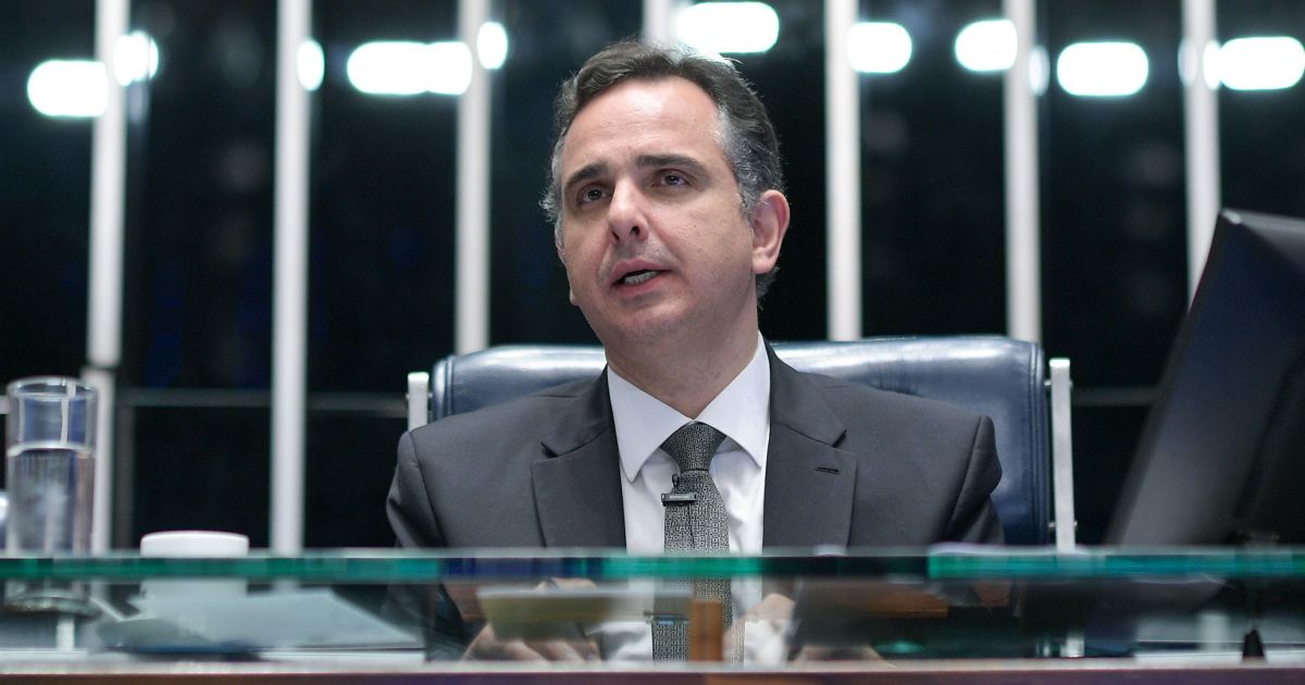 Rodrigo Pacheco oficializa filiação ao PSB