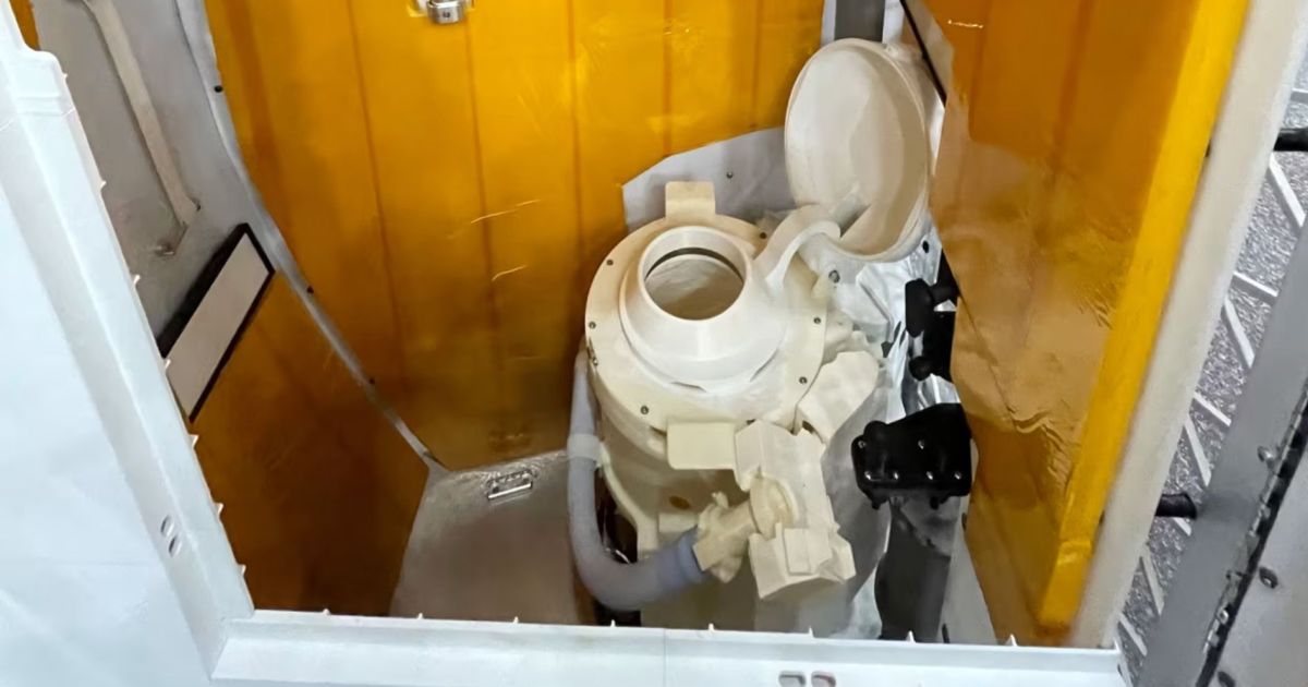 Astronautas da Artemis II estão com problema no vaso sanitário da nave