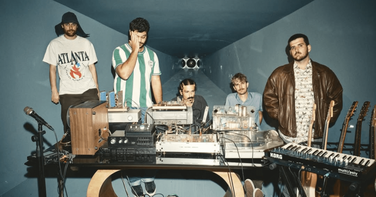 Jovem Dionísio se inspira em produção à la Beatles e lança álbum “Migalhas”