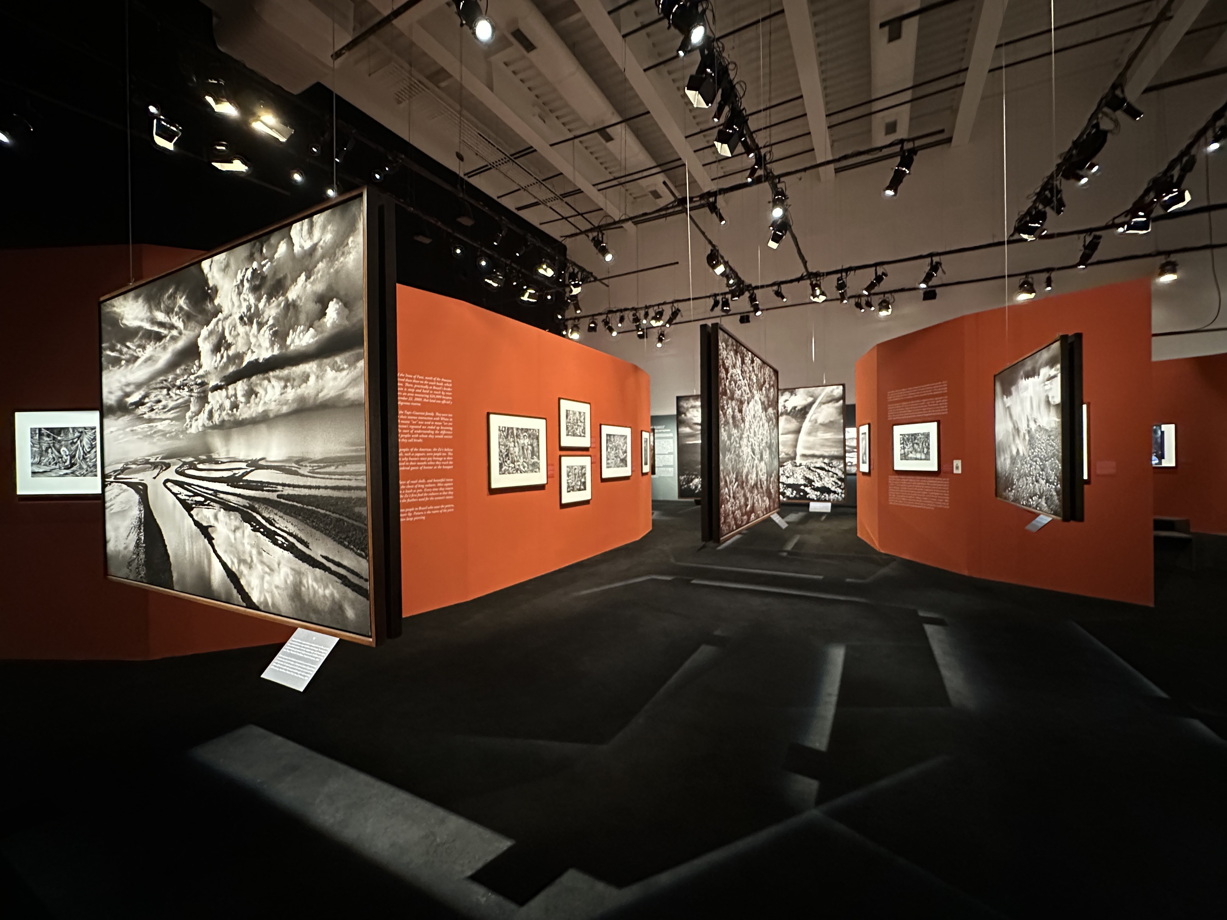 Exposição de Sebastião Salgado marca inauguração do Cais das Artes