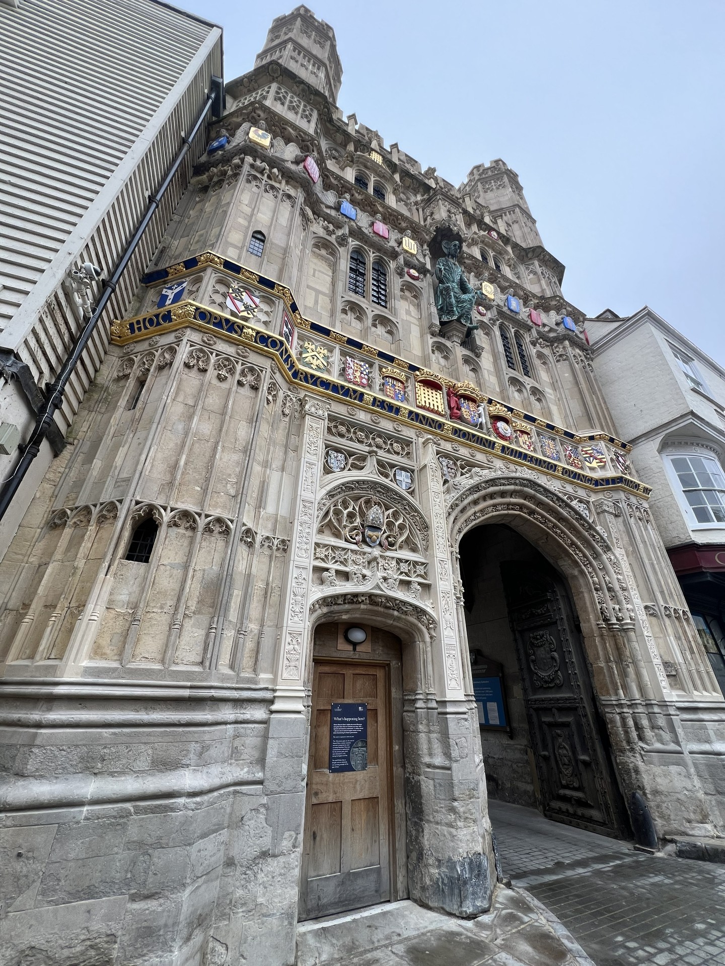 Reforma 'colorida' de R$ 6,8 milhões em catedral da Inglaterra gera debate; entenda