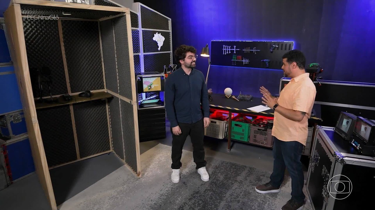 Ator e marceneiro transforma cabine portátil em negócio de R$ 15 mil mensais