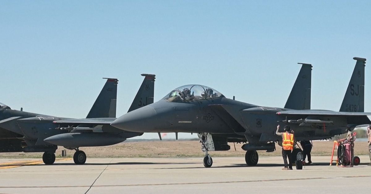 Irã promete recompensa pela captura de piloto de caça americano abatido