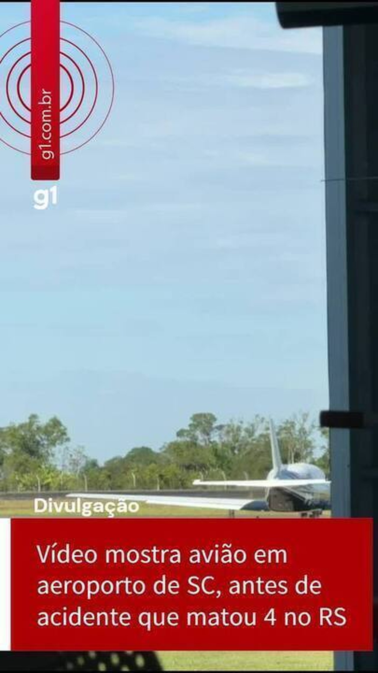Vídeo mostra avião em aeroporto de SC antes de queda que matou 4 pessoas no RS