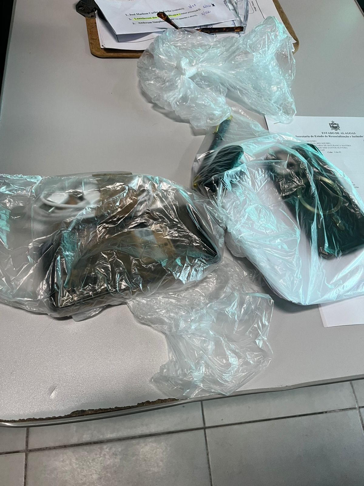 Advogado é preso suspeito de tentar entregar celular a detento em presídio de Maceió