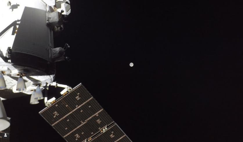 Artemis II: Astronautas chegam à metade do caminho; veja foto da lua