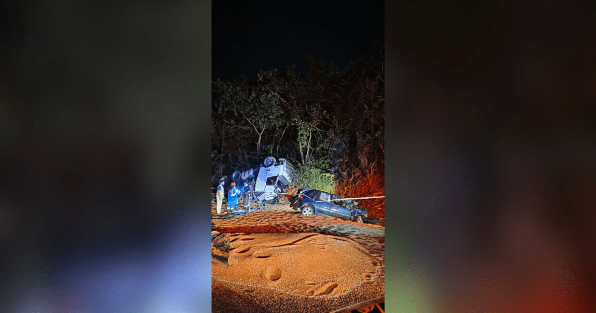 Acidente grave entre carro e carreta deixa três mortos em Minas Gerais