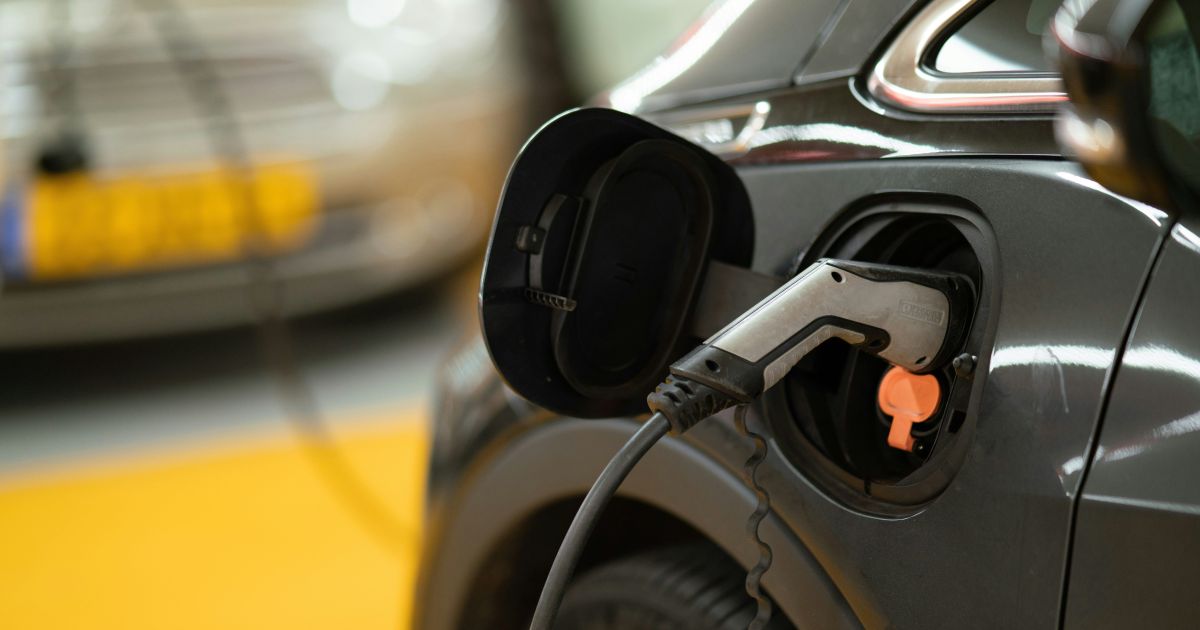 Guerra no Irã impulsiona carros elétricos