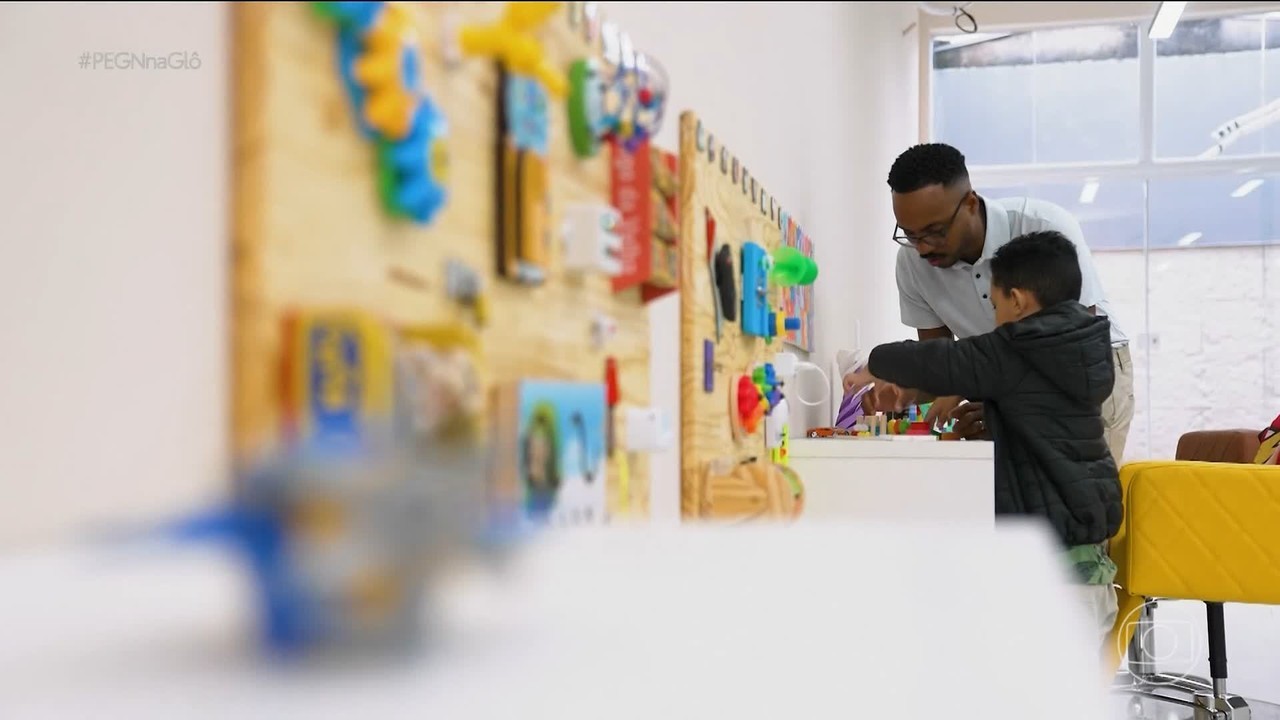 Barbeiro cria salão especializado em atendimento de crianças neurodivergentes