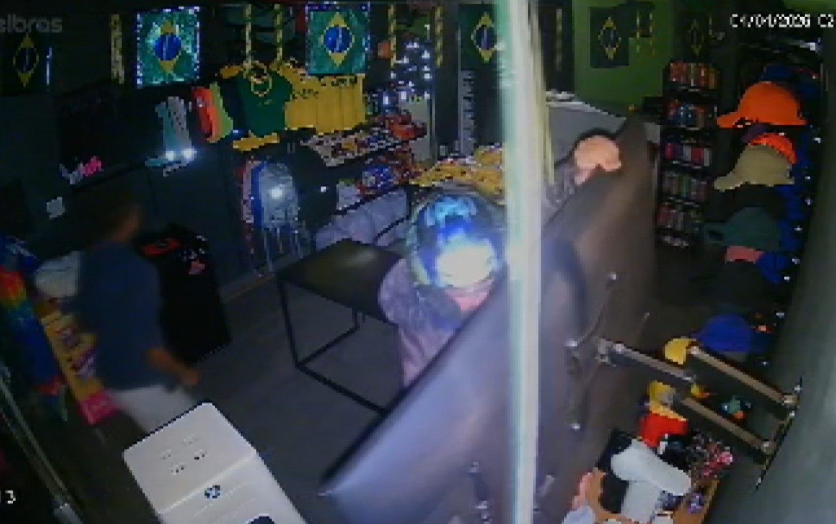 Quadrilha furta loja esportiva e causa prejuízo de R$ 60 mil em Ribeirão Preto, SP; VÍDEO