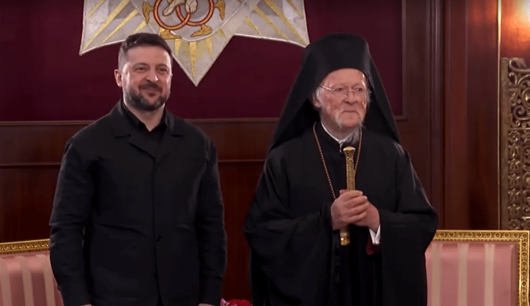 Em visita a Instabul, Zelensky diz que está pronto para encontrar Putin