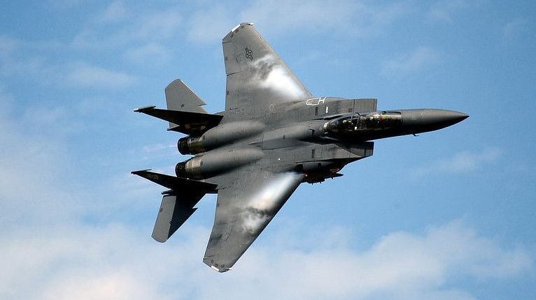 EUA e Irã correm contra o tempo em busca por piloto de caça abatido