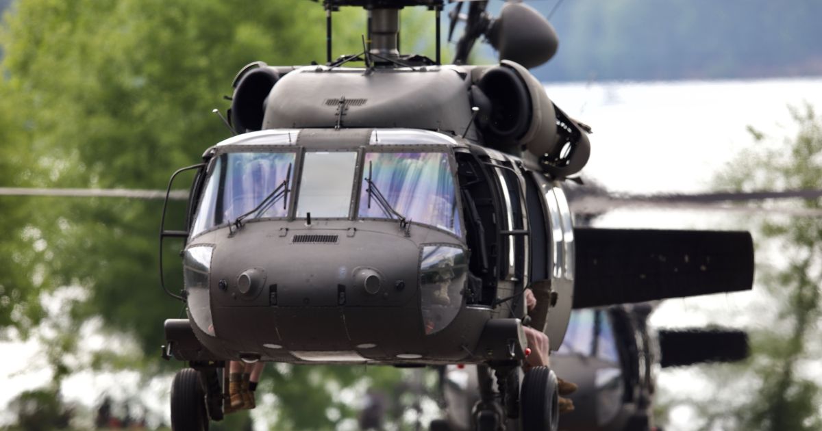 Tribos iranianas disparam contra helicópteros dos EUA