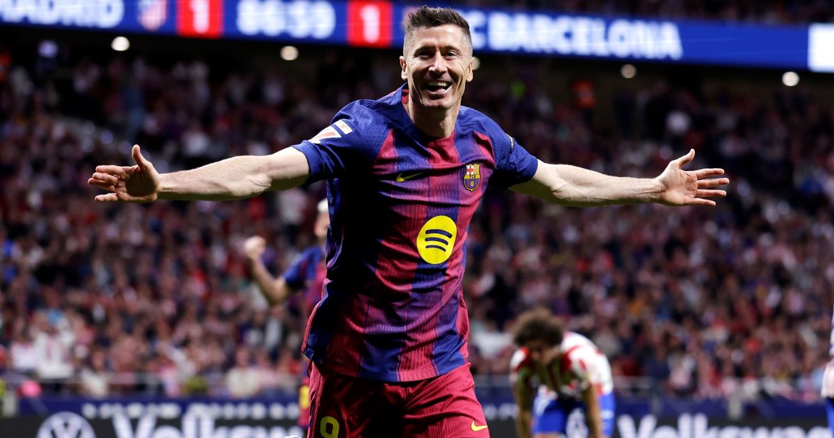 Com gol de Lewa, Barcelona vence Atlético e dispara na liderança de LaLiga