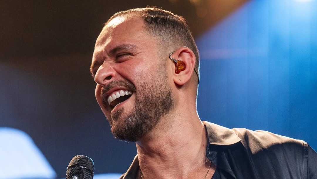 Diogo Nogueira mostra bastidores de transplante capilar; veja vídeo