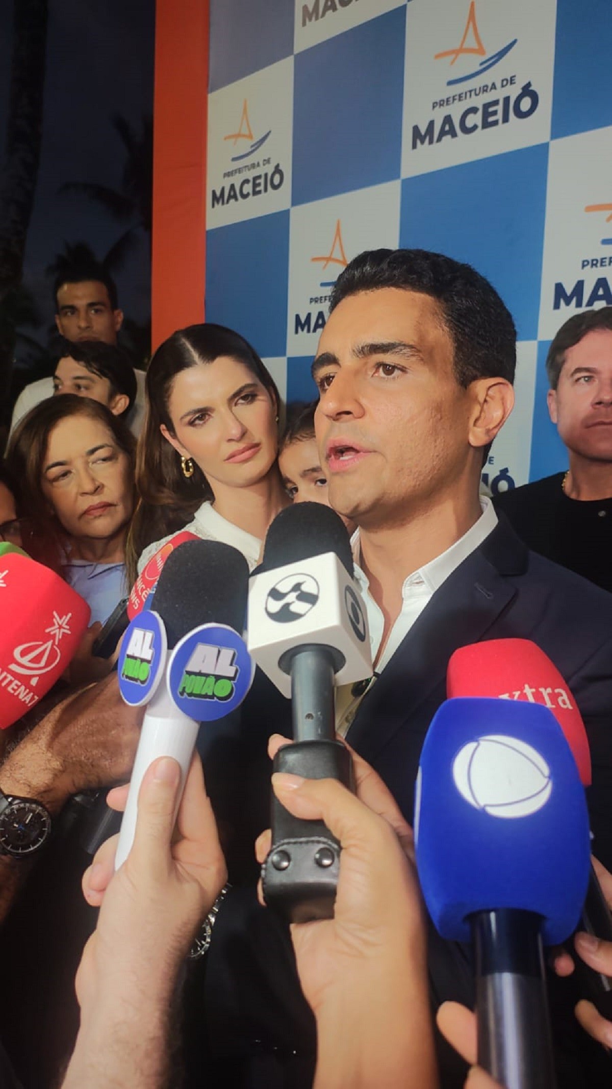 JHC anuncia que deixa Prefeitura de Maceió para concorrer nas eleições 2026 pelo PSDB, mas não confirma cargo