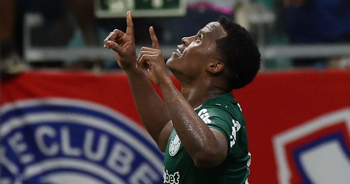 Palmeiras vence Bahia e aumenta vantagem na liderança do Brasileirão