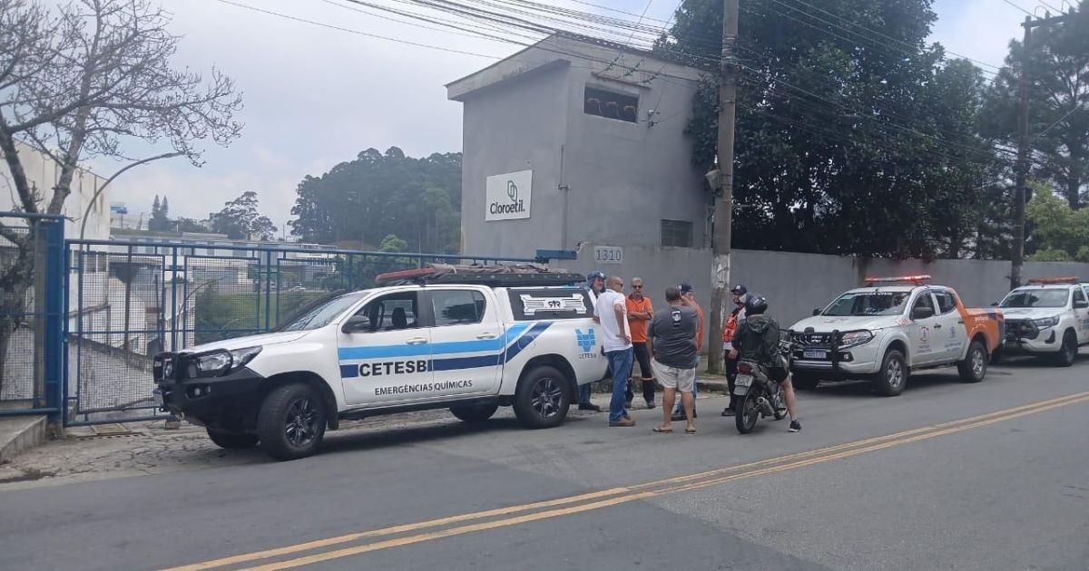 Vazamento químico em córrego causa mau cheiro no ABC paulista