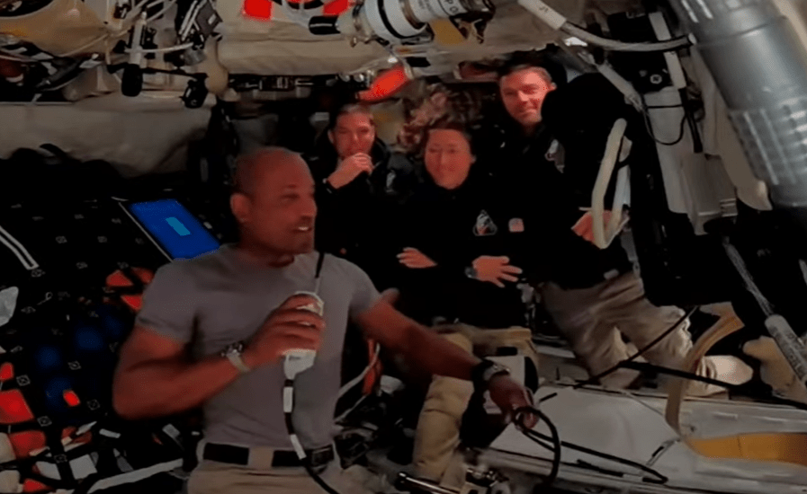 Sexto dia de voo da Artemis II: Tripulação pronta para sobrevoo lunar