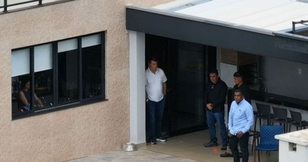 Moraes cobra qualificação de irmão de Michelle para cuidar de Bolsonaro