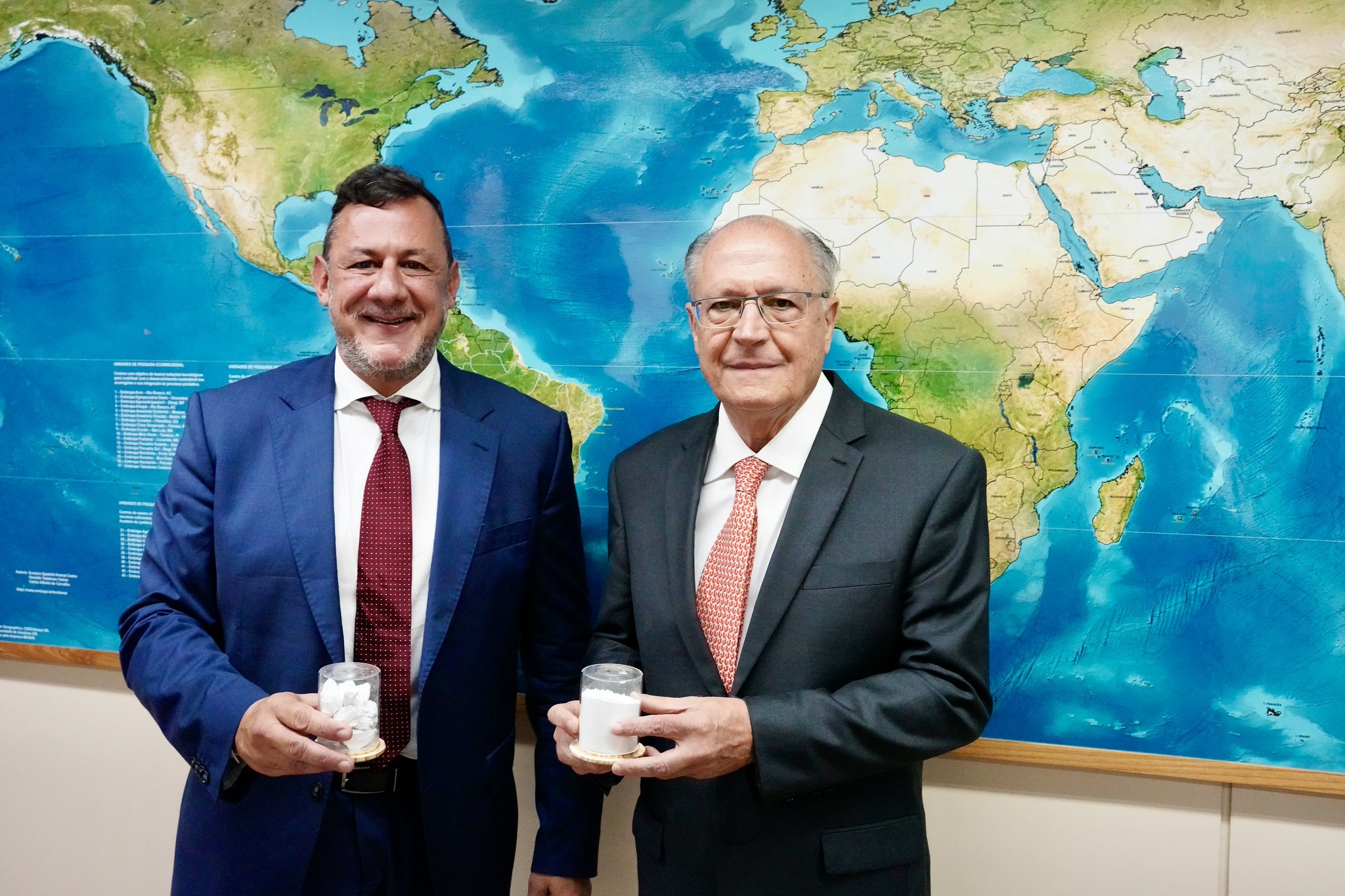 Meteoric avança com apoio federal e estadual na cadeia de terras raras no Brasil