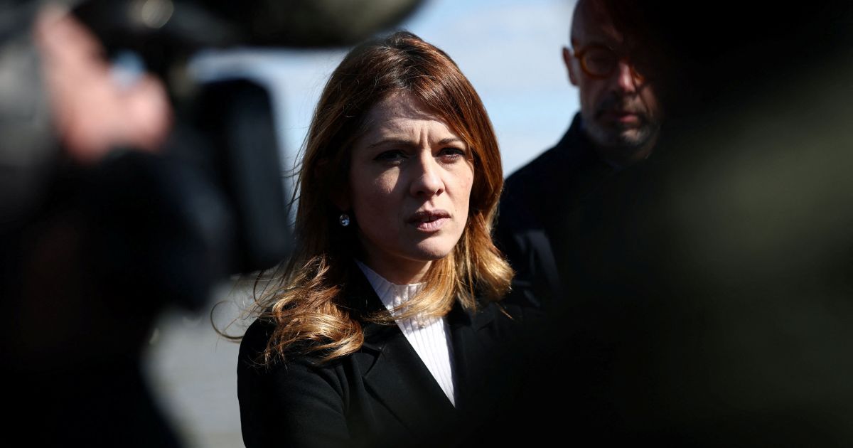 Cerca de 18% dos postos franceses não têm combustível, diz ministra