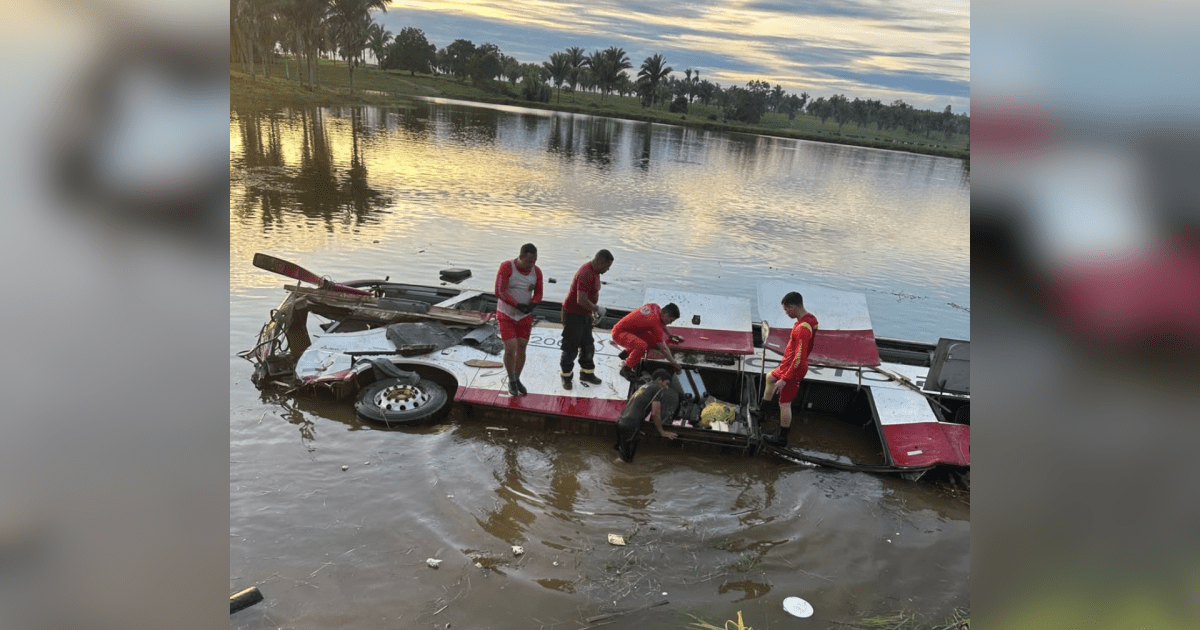 Duas pessoas morrem e 14 ficam feridas em acidente com ônibus no Maranhão