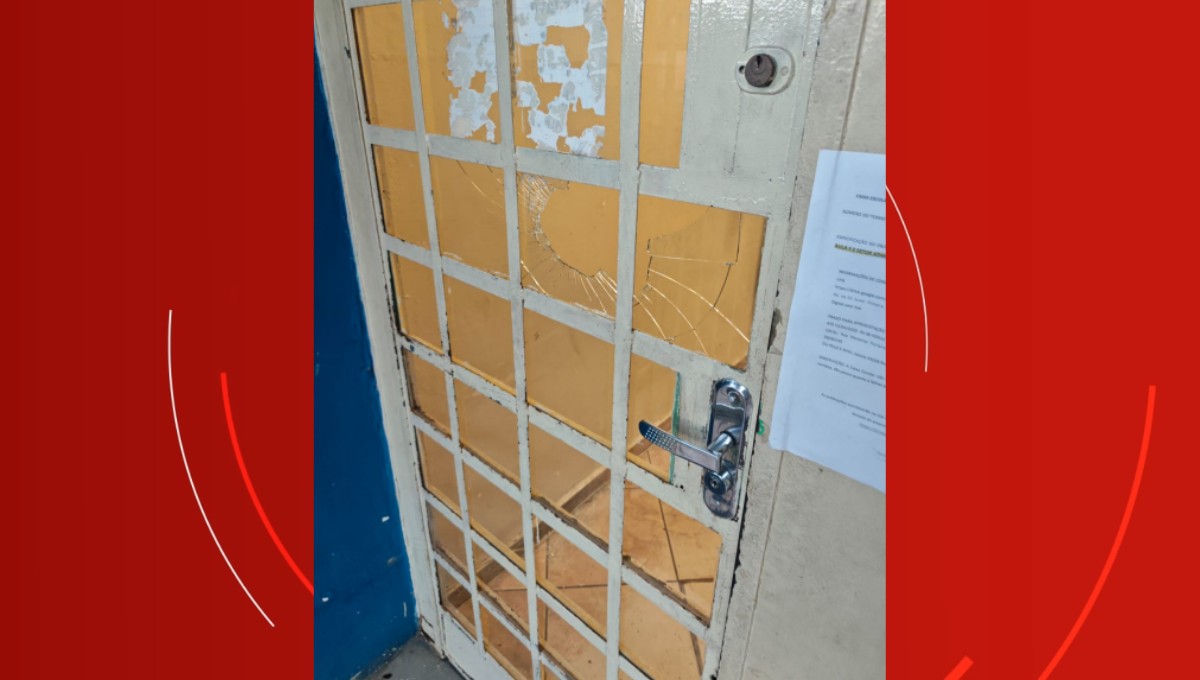 Mãe invade escola e agride professor durante aula em Governador Valadares